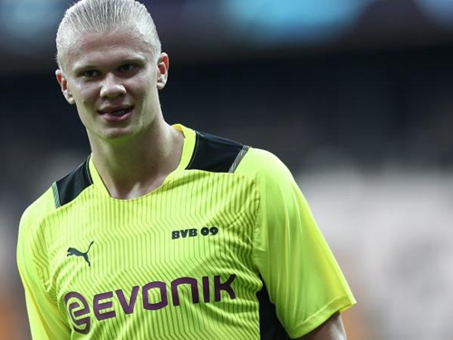 有何意味？萨拉赫社媒晒户外落叶景色图，并未配文（意味何在？萨拉赫社媒晒落叶户外景图，未附文字）