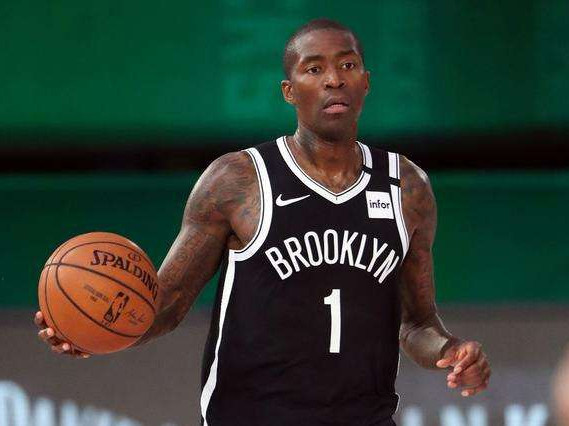 CBA俱乐部杯广厦击败天津 塔克飞身暴扣（CBA俱乐部杯：广厦力克天津 塔克上演飞身暴扣）