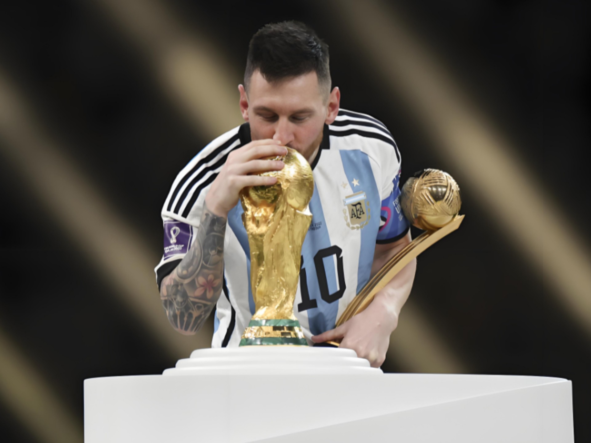 哈特：2018年圣诞大战最难忘，詹姆斯伤退，隆多带我们战胜宇宙勇（哈特回忆2018圣诞大战：詹姆斯伤退，隆多率队击败宇宙勇）