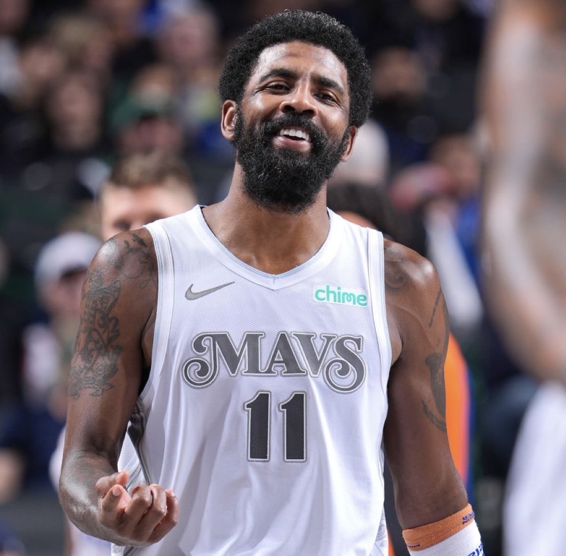 约基奇28+9+11超越篮球之神，穆雷34分超新星打铁，掘金8连斩黄蜂（约基奇28+9+11再创纪录，穆雷34分发威，掘金豪取8连胜擒黄蜂）