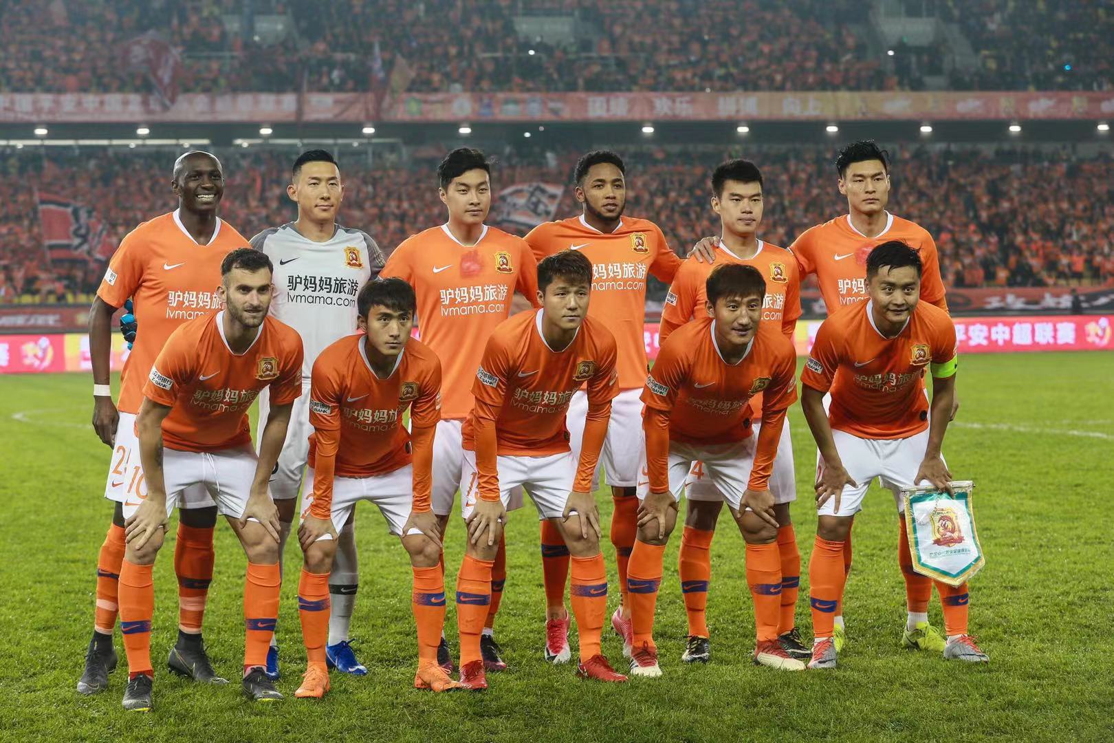 感受下塞尔维亚的篮球氛围！这阵势比足球场都炸裂！（走进塞尔维亚篮球现场：氛围炸裂，热度超越足球！）