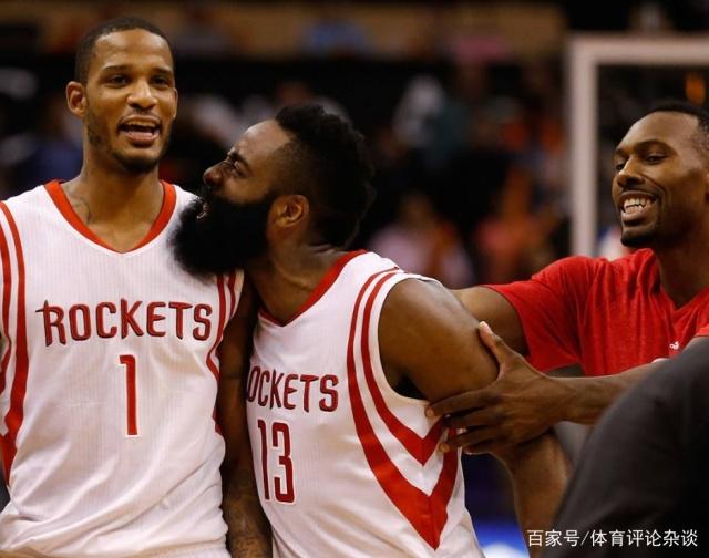 手感火烫！狄龙首节5投5中&两记三分 砍下12分2助攻（手感滚烫！狄龙首节5投全中命中2记三分，拿下12分2助攻）