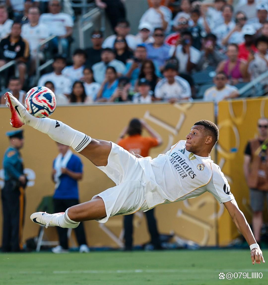 费迪南德：见到巴乔让我非常激动，那仿佛让我回到了童年时代（费迪南德：与巴乔相见激动万分，恍若重返童年）