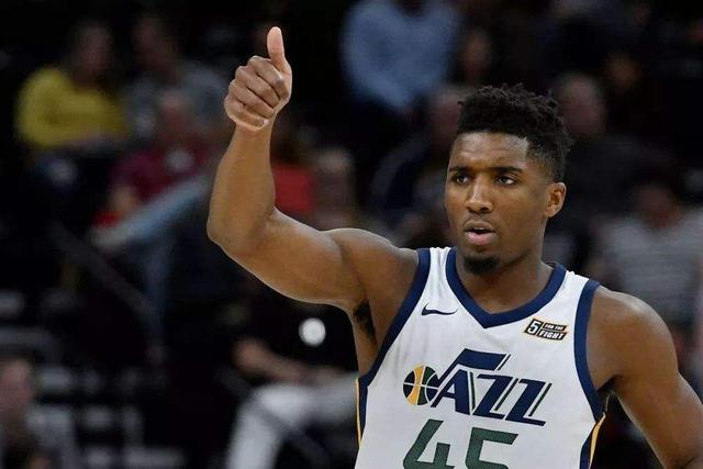 英超-利兹联4-1大胜水晶宫四轮不败，勒温双响引领进攻狂潮（英超：利兹联4-1痛击水晶宫，豪取四轮不败，勒温梅开二度掀起进攻风暴）