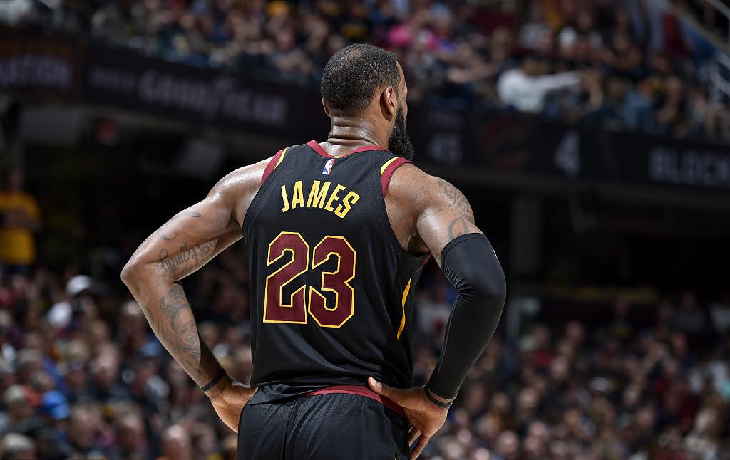 赛事回顾：尼克斯登顶杯赛，马刺随后的课题？（杯赛回眸：尼克斯夺冠，马刺如何应对后续挑战？）